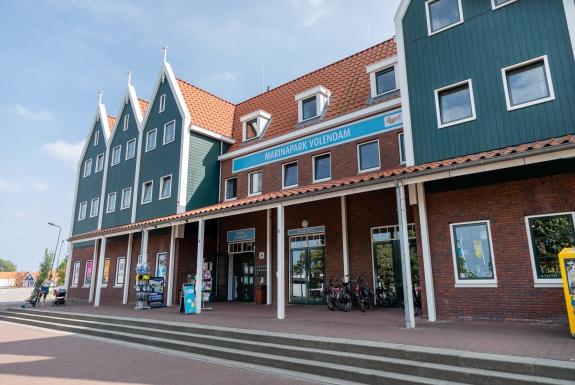 Centrumgebouw | Hotel Marinapark Volendam